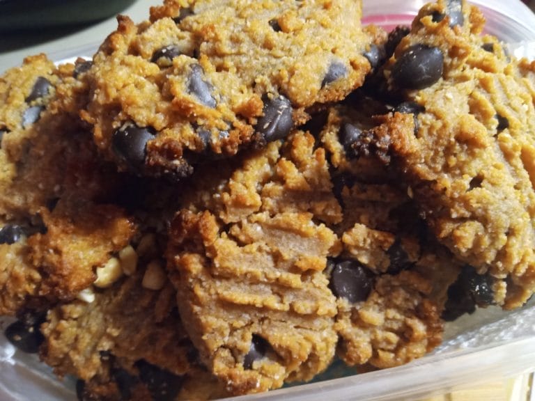 Homey Low Carb Peanut Butter Chocolate Chip Cookies